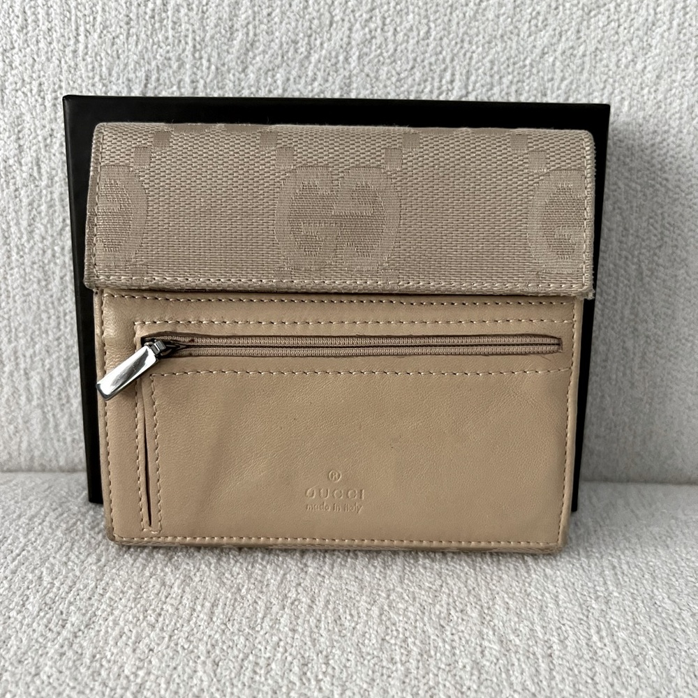 Very rare Beige Macro GG Canvas Gucci Wallet trimmed with leather.